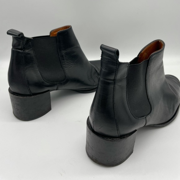 Everlane “The Heel” Chelsea Boot - Picture 5 of 9